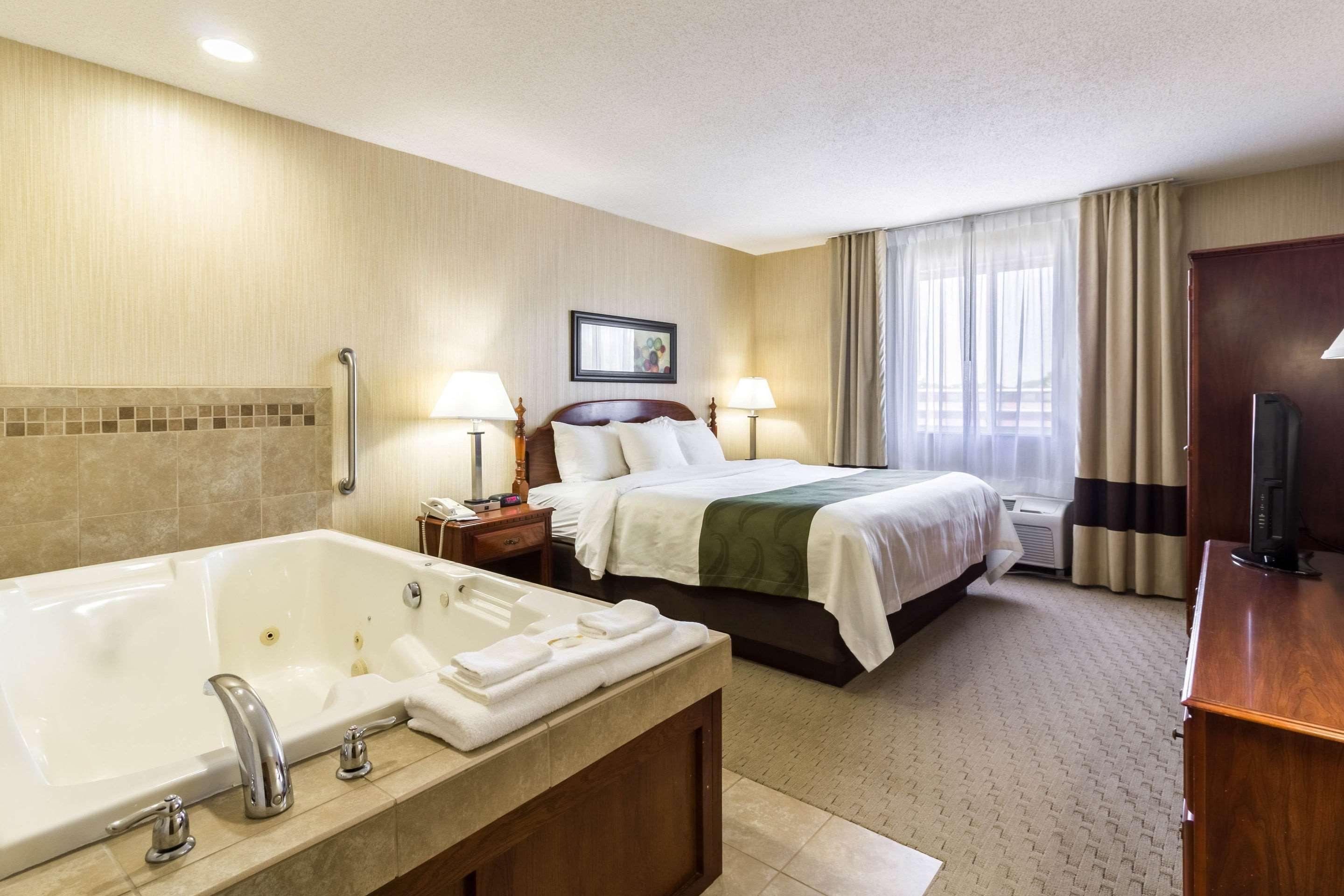 Quality Inn Marshall Mn Near University Εξωτερικό φωτογραφία