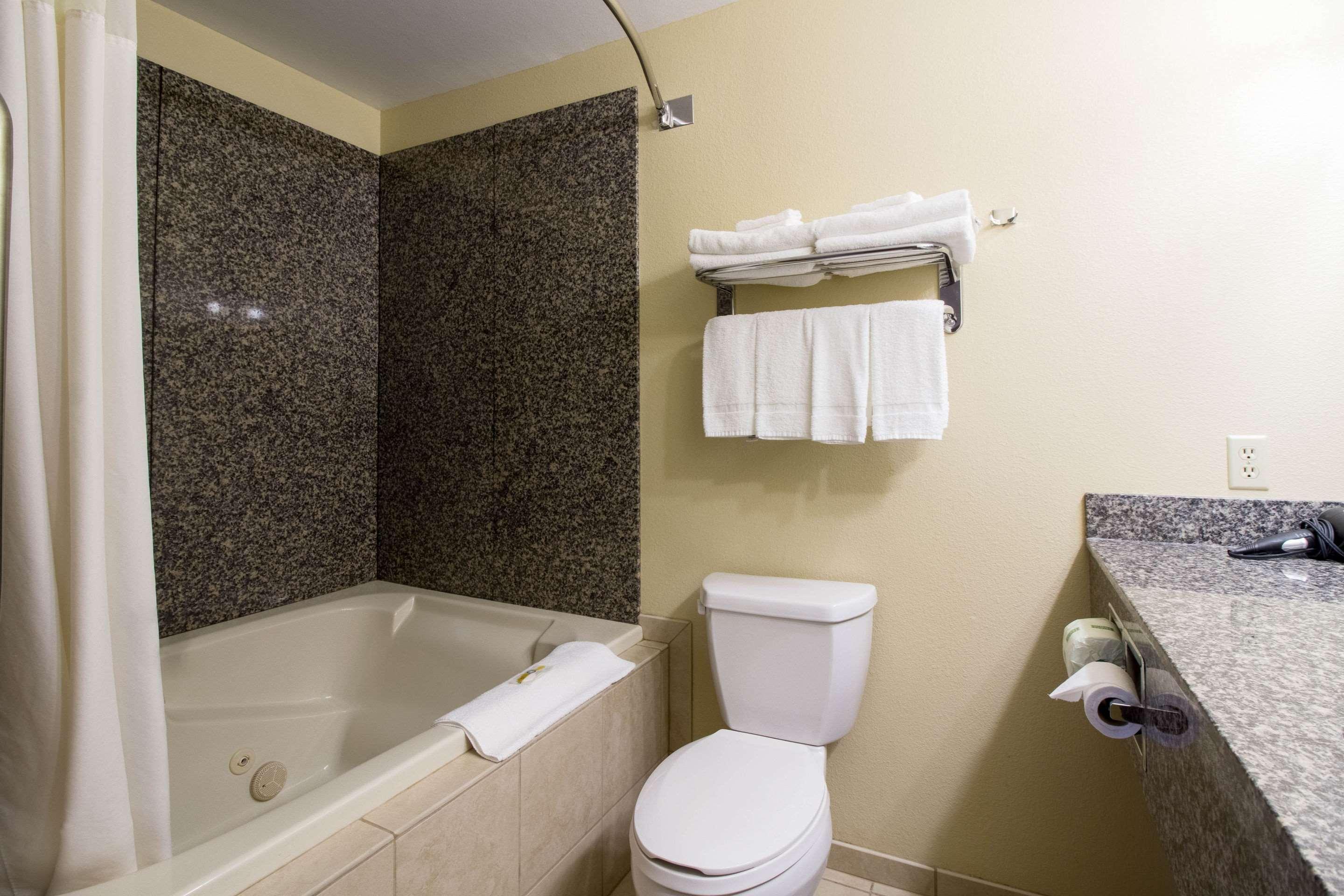 Quality Inn Marshall Mn Near University Εξωτερικό φωτογραφία